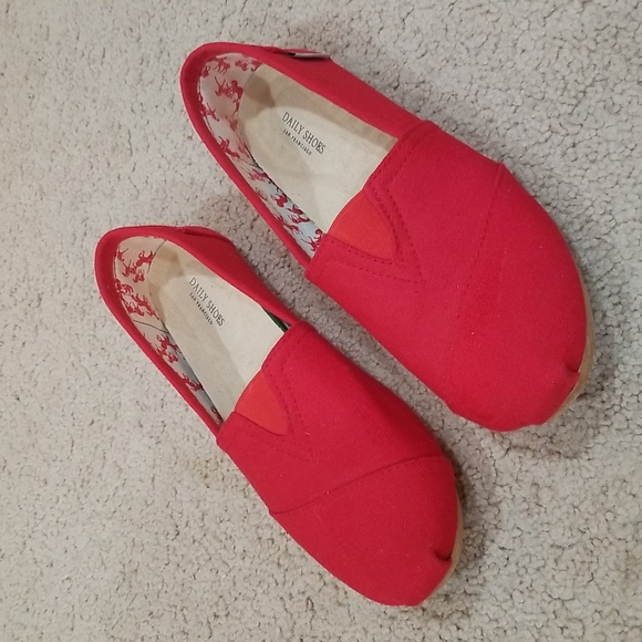 Red Canvas Slip-on Shoes Size 8.5 - Picture 1 of 6